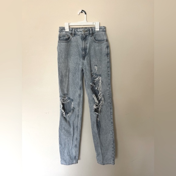 Pacsun size 2 Ripped Holy Distressed Women’s Jeans - Picture 1 of 3